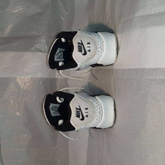 Nike Air Max 90 Retro Sneakers, 7Y = Women 8.5 = Men 7 - Picture 9 of 11